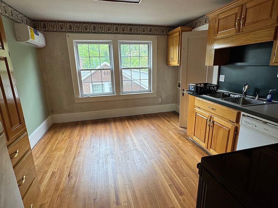 1st image of 1110 Hinshaw St #B