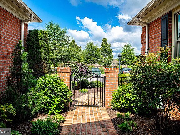 3rd image of 1404 Strathmore Dr