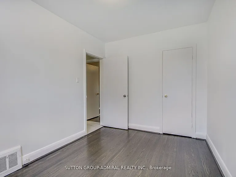 194 Cocksfield Ave #MAIN FLOOR — Photo 18