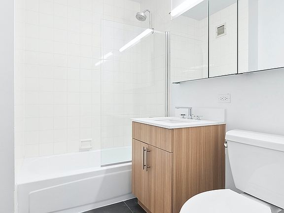 4th image of 200 E 87th St APT 14G