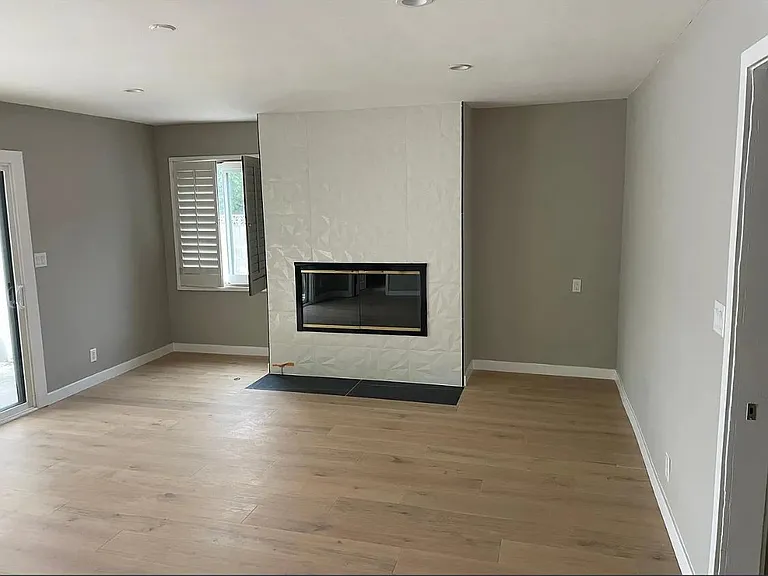 4900 & 4902 Enfield Ave — Photo 5
