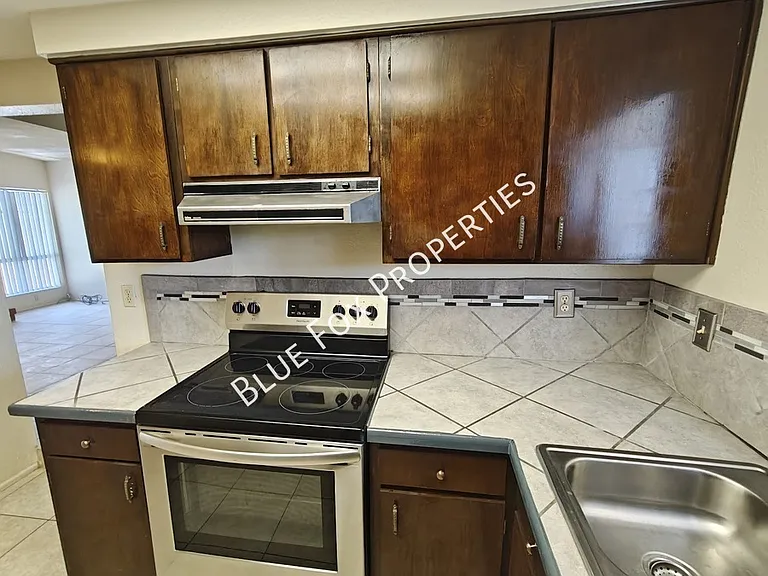 2618 S Camino Seco — Photo 10