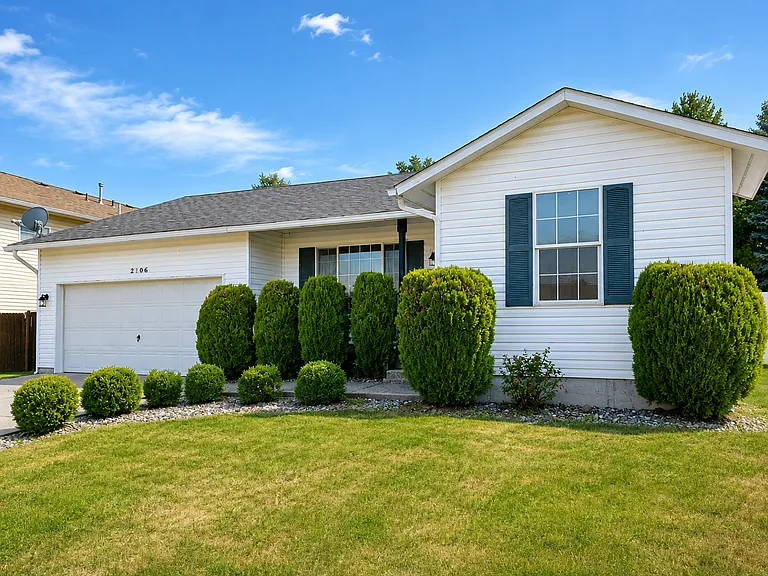 2806 Oxford Ln — Photo 1