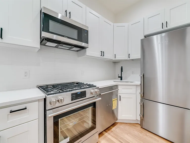 216 Jefferson St #6 — Photo 1