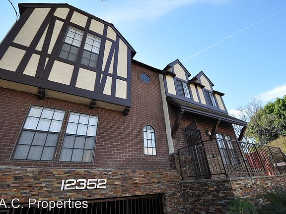 3rd image of 12352 Burbank Blvd #207