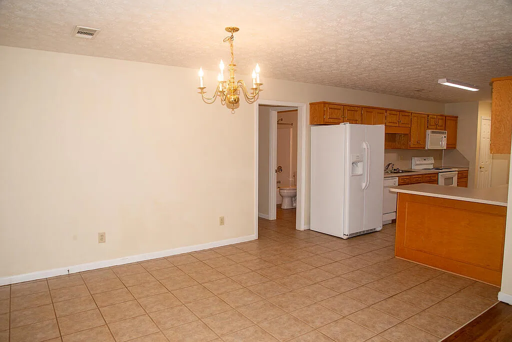 3 bed, 1440 sqft, $1,400 — Photo 3