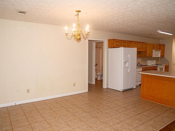 3rd image of 49 Kaitlyn Ct