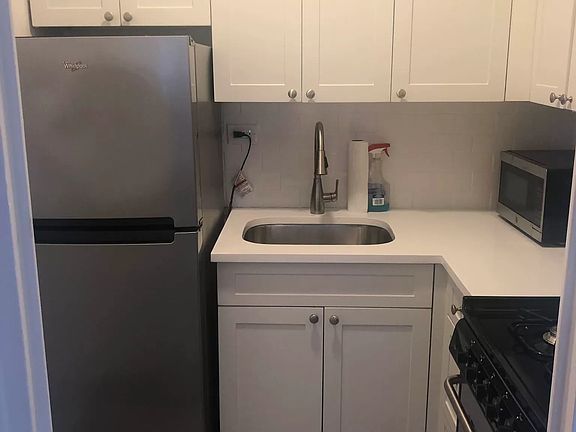 4th image of 166 E 35th St APT 3A
