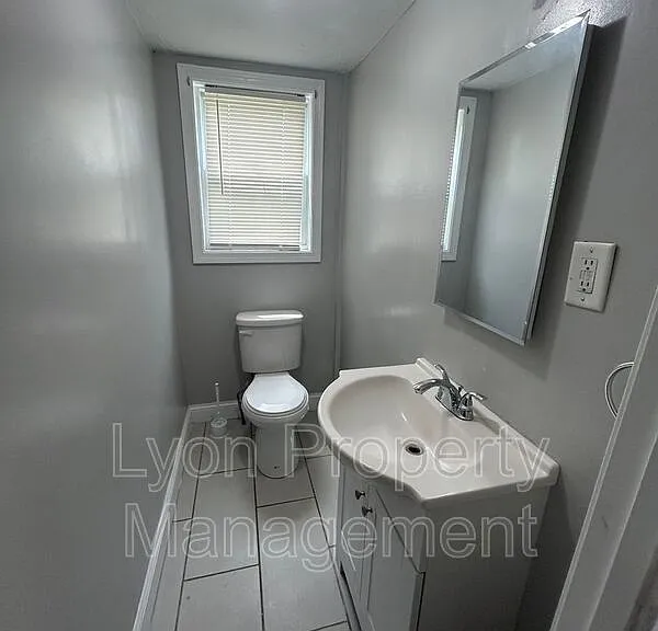 36 Boyle Ave — Photo 5