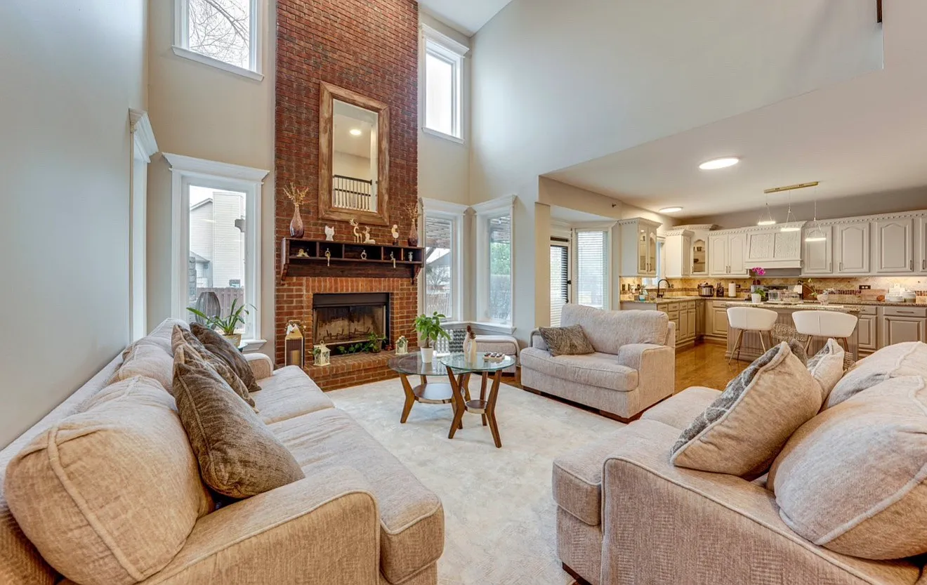 4 bed, 3769 sqft, $4,800 — Photo 1