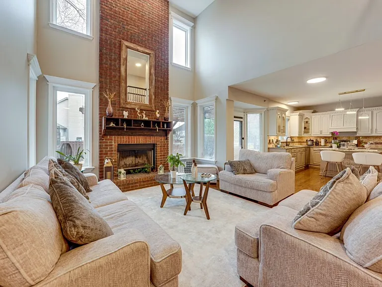 501 Crystal Ct — Photo 1