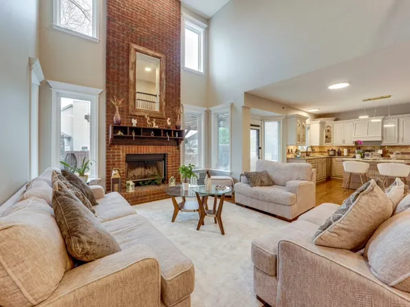 501 Crystal Ct, Oswego, IL 60543