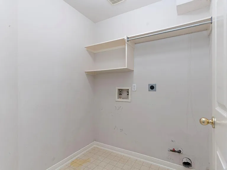 10415 Courtley St — Photo 31