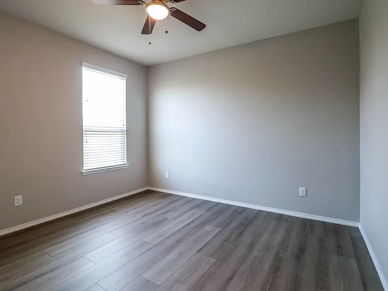 7425 Bronsind Trl — Photo 16