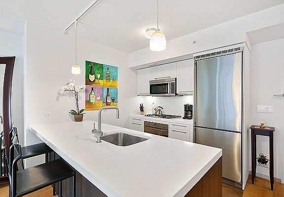 3rd image of 311 E 11th St APT 3C