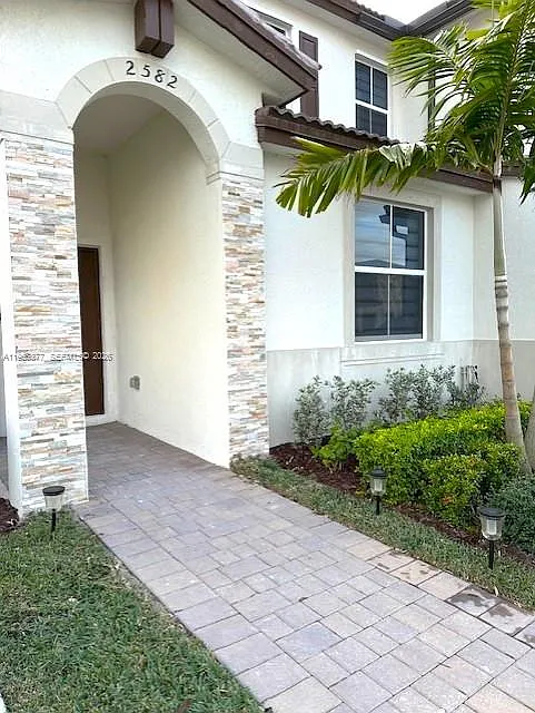 Building Photo - 2582 SE 29th St