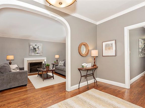 4th image of 3031 Euclid Heights Blvd