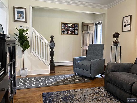5th image of 84 Prospect St