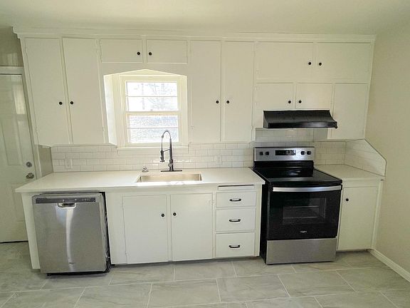 4th image of 114 Holly St