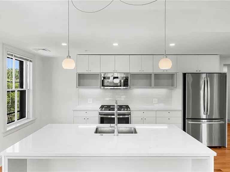 31 Parade St #402 — Photo 5