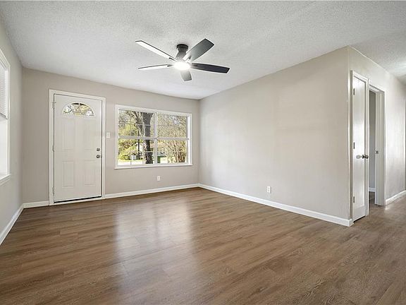 5th image of 228 Anderson Rd