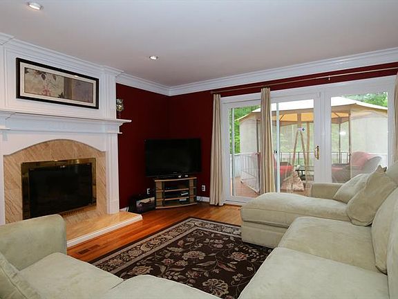 4th image of 7827 Bennington Dr