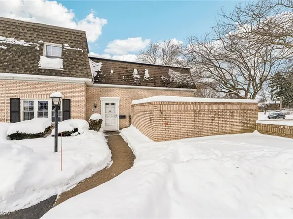 3700 Glenbar Ct, Cleveland, OH 44126