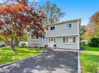 7 Kent Ln, North Babylon, NY 11703