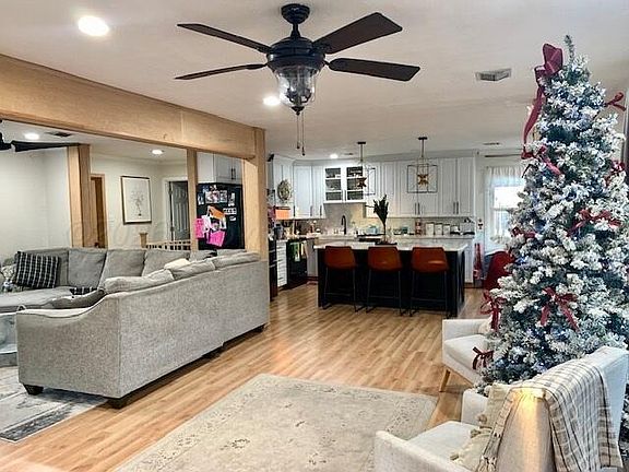 5th image of 619 S Indiana St