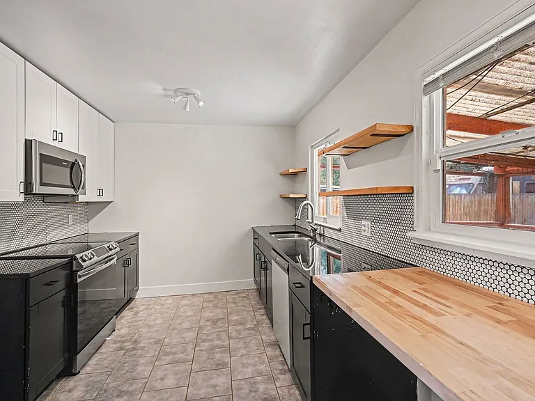 1310 Alton St — Photo 8