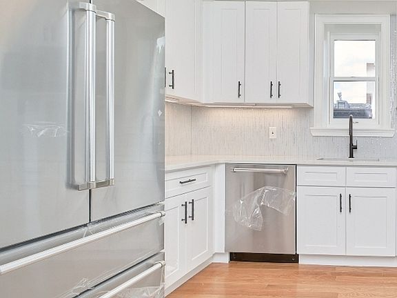 4th image of 1 Cambridge Pl #3