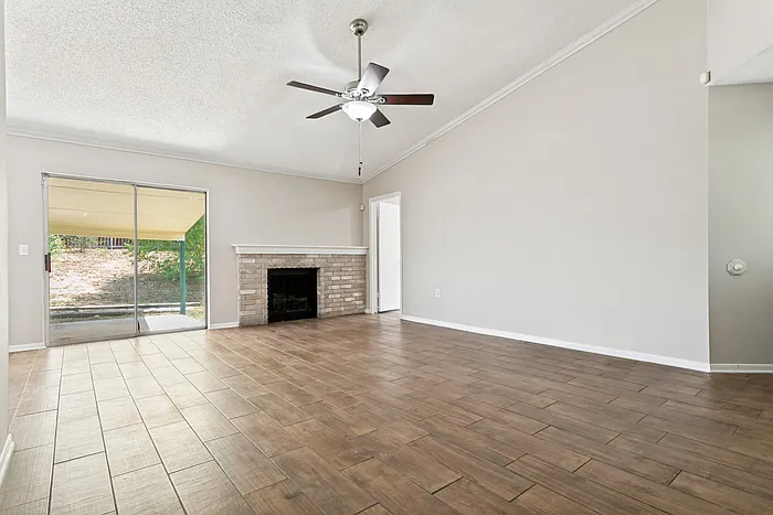 3 bed, 2.0 bath, 1173 sqft, $1,450 — Photo 2
