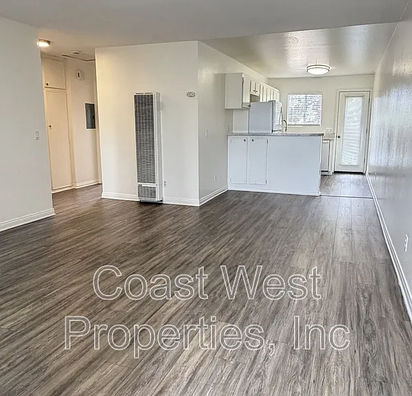485 Chestnut Ave E — Photo 2