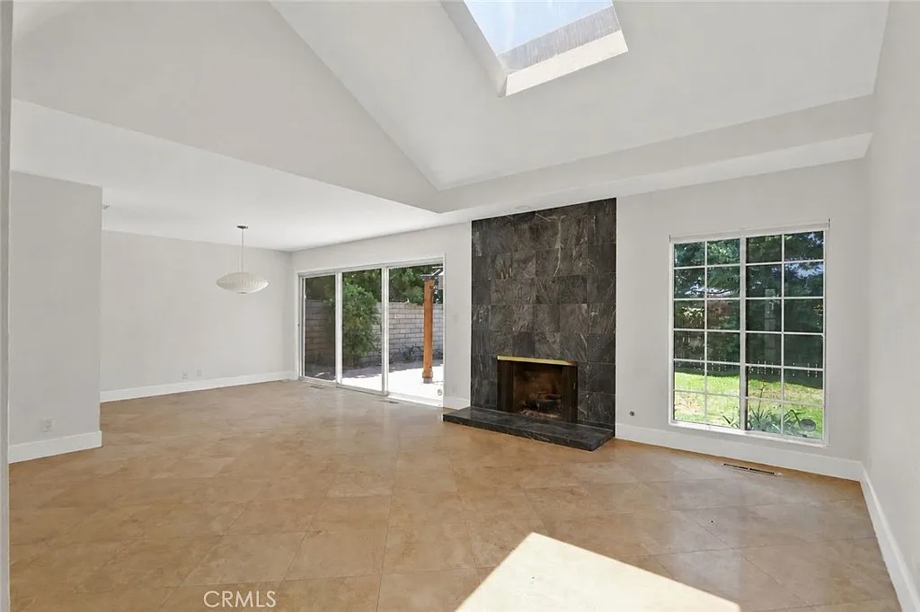 3 bed, 1875 sqft, $9,500 — Photo 3