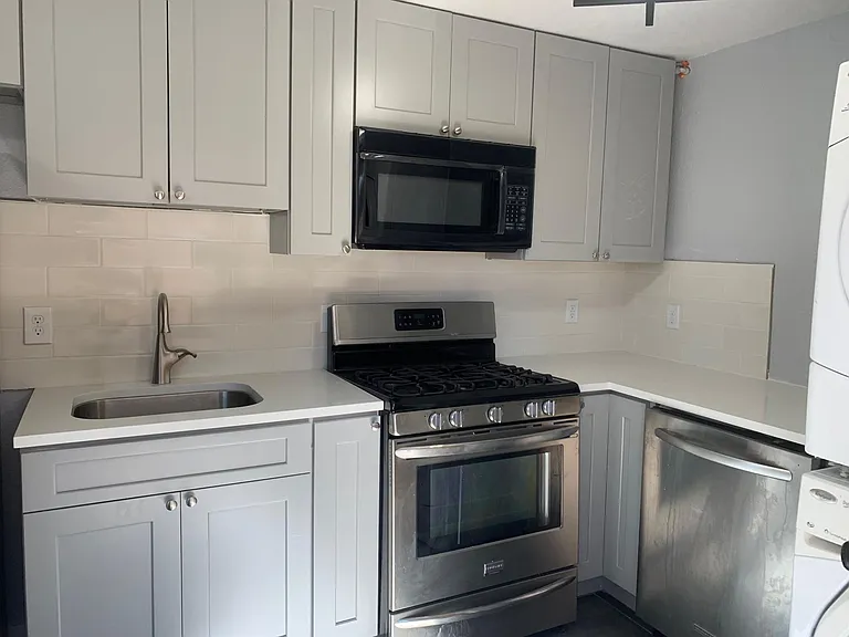 4522 Fillmore St #4 — Photo 1