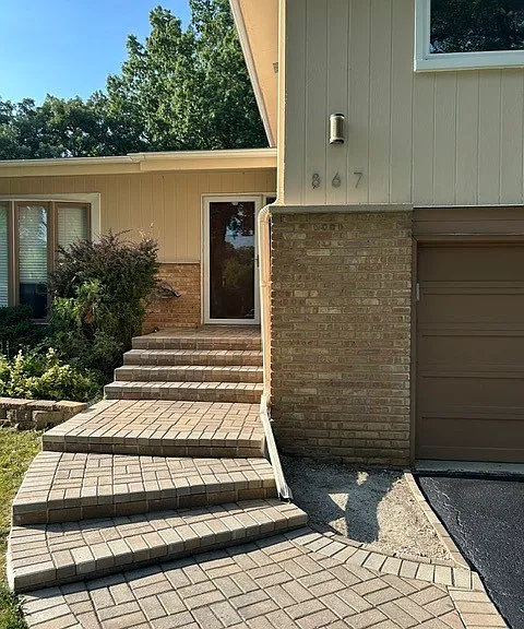 867 Auburn Ct — Photo 3