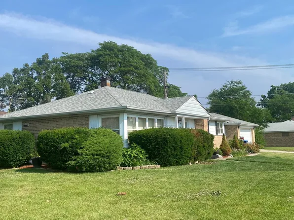 692 E Algonquin Rd, Des Plaines, IL 60016