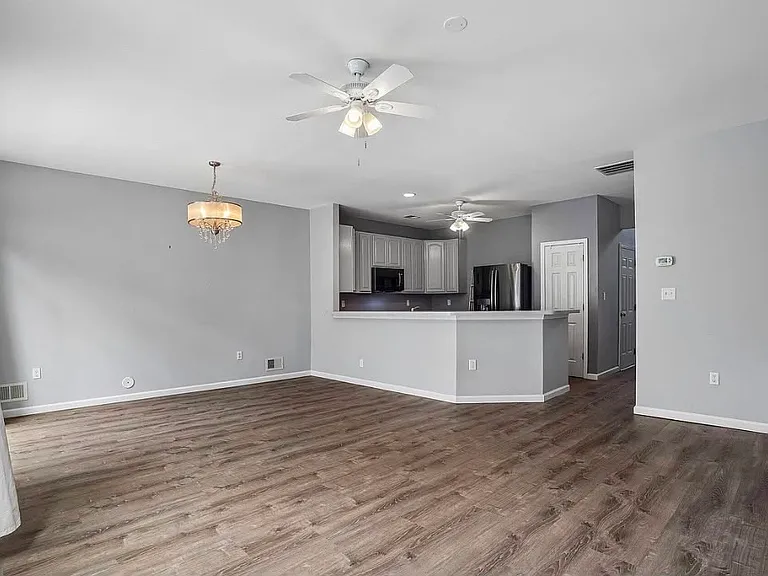 100 Pine St #5 — Photo 6