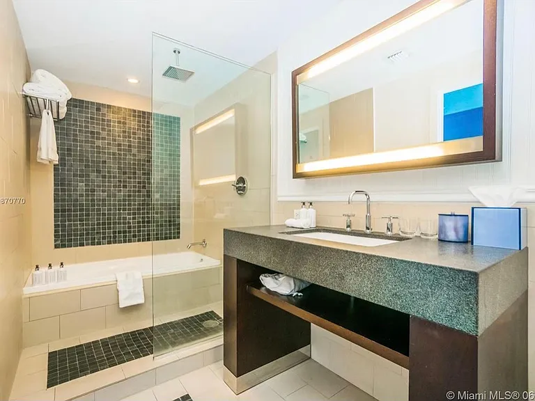 17215 Collins Ave — Photo 5