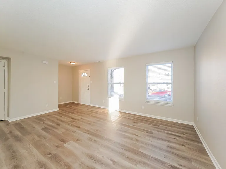 333 Sunburst Ln — Photo 4