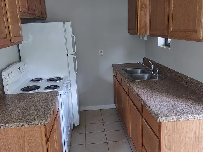 2133 University Blvd S — Photo 12