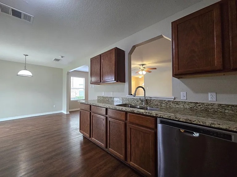 5302 Lyra Dr — Photo 6