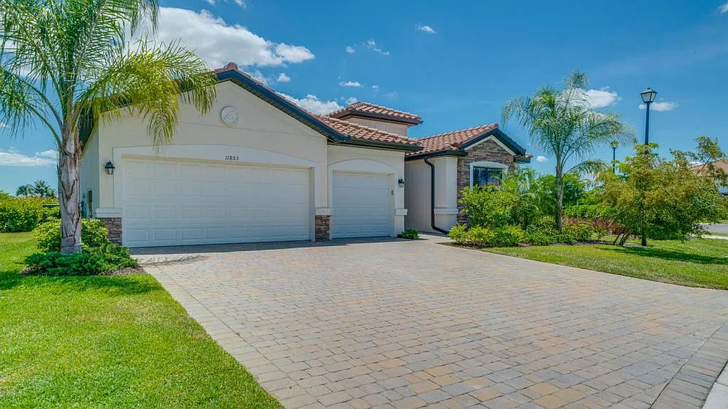 11853 Hickory Estate Cir — Photo 2