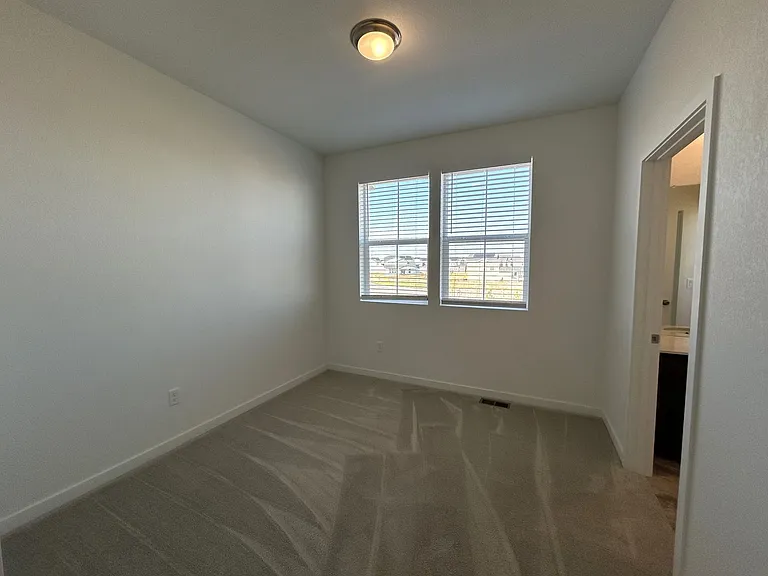 5498 Euclid Dr — Photo 8
