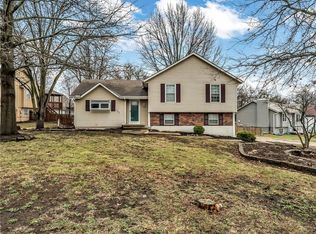 1302 Huntington Cir, Greenwood, MO 64034