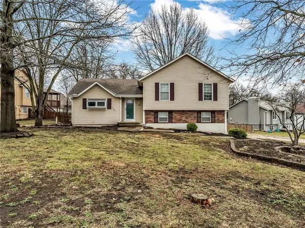 1302 Huntington Cir, Greenwood, MO 64034