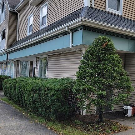 2nd image of 996 East St #11