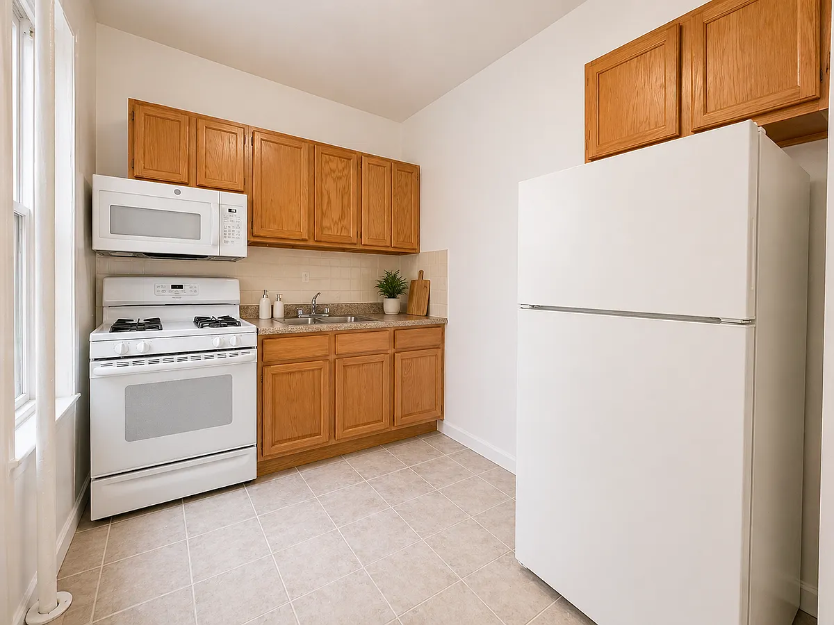 Photo 2 of 5 - 497 W 182nd St #5D - Manhattan, NY Building Photo - 497 W 182nd St #5D