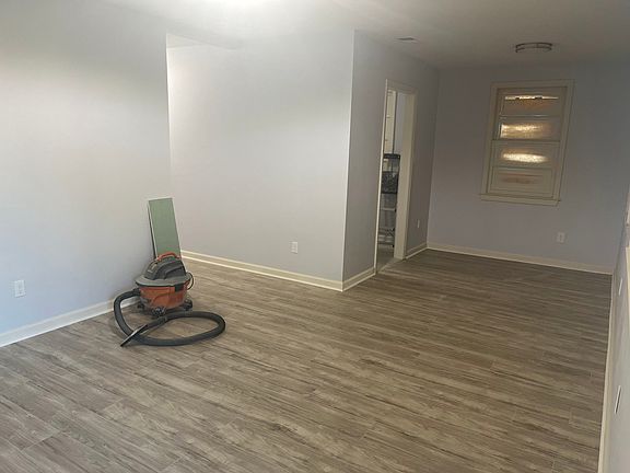 3rd image of 1499 Hamilton St