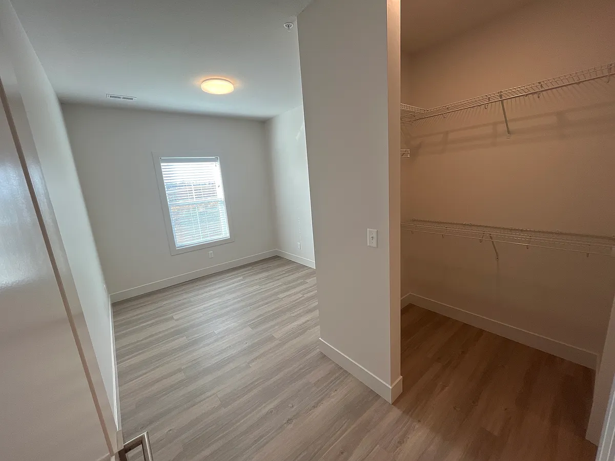 Building Photo - 1612 S Hamilton St #7